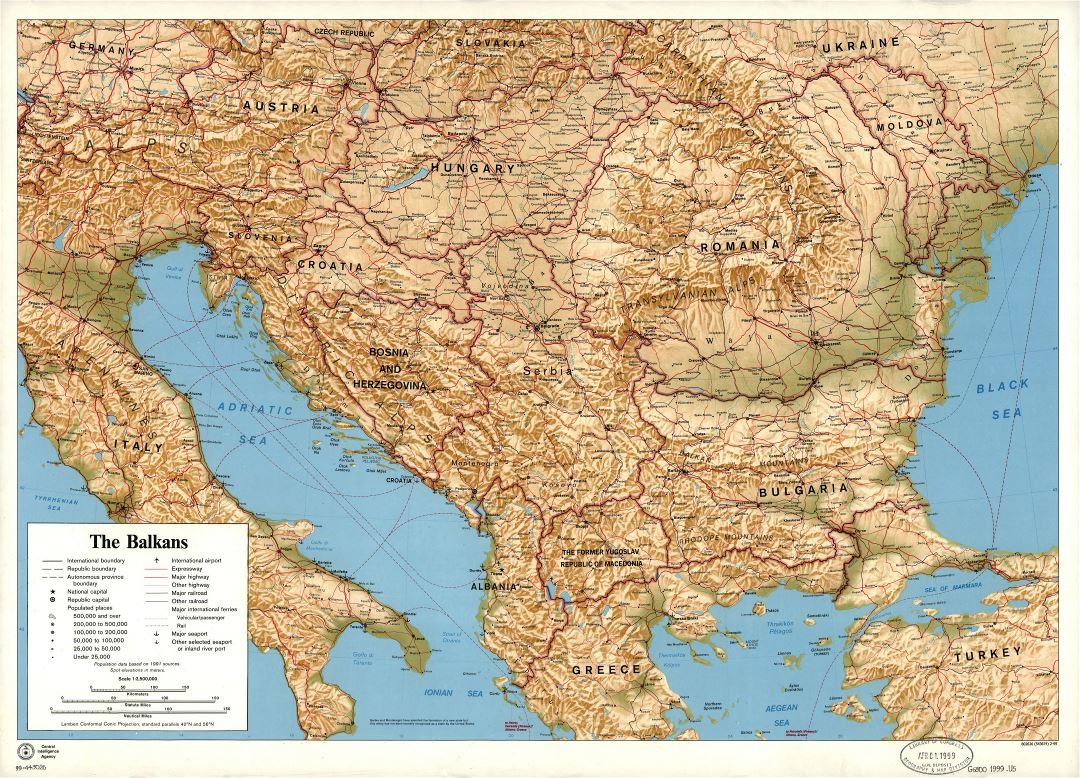 Mapa grande política detallada de los Balcanes con alivio, ciudades, carreteras, ferrocarriles, puertos, aeropuertos y otras marcas - 1999