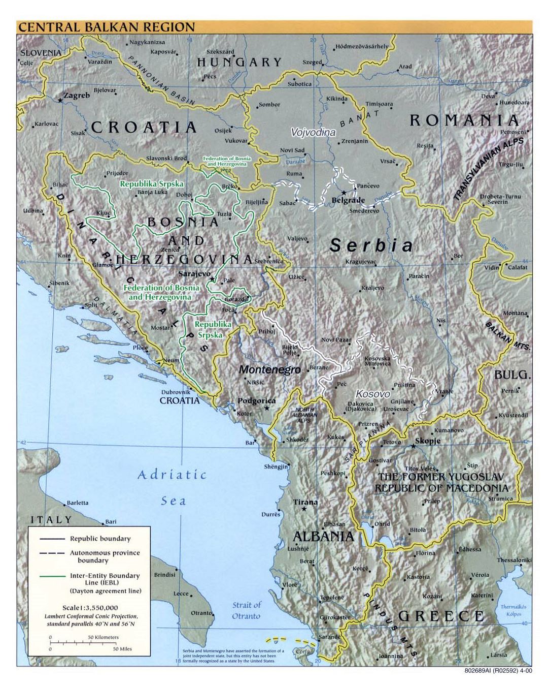 Mapa político grande de la Región Central de los Balcanes con alivio y ciudades - 2000
