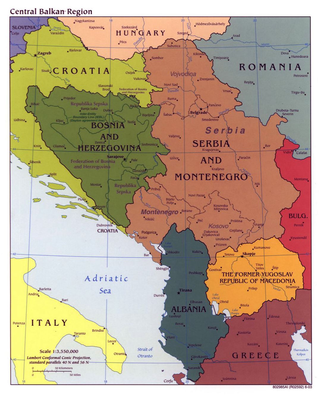 Mapa político grande de la Región Central de los Balcanes con las principales ciudades - 2003