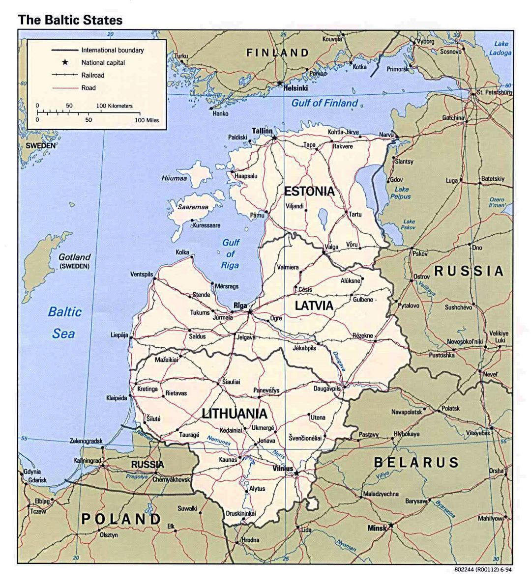 Mapa político grande de los Estados del Báltico con las carreteras y las principales ciudades - 1994