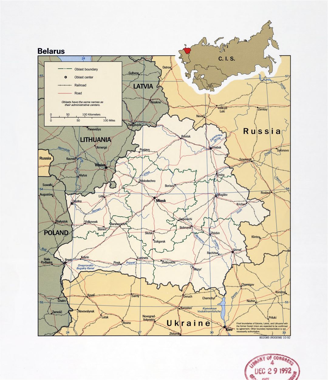 Gran detalle mapa político y administrativo de Bielorrusia con marcas de ciudades grandes, carreteras y ferrocarriles - 1992