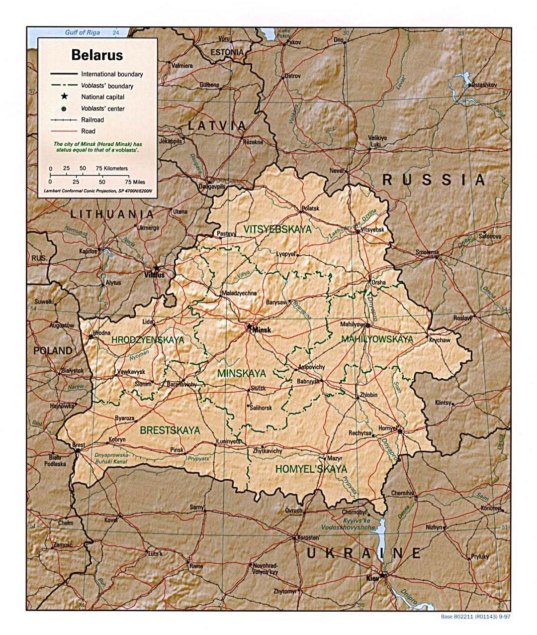 Mapa político y administrativo grande de Bielorrusia con alivio, las carreteras y las principales ciudades - 1997