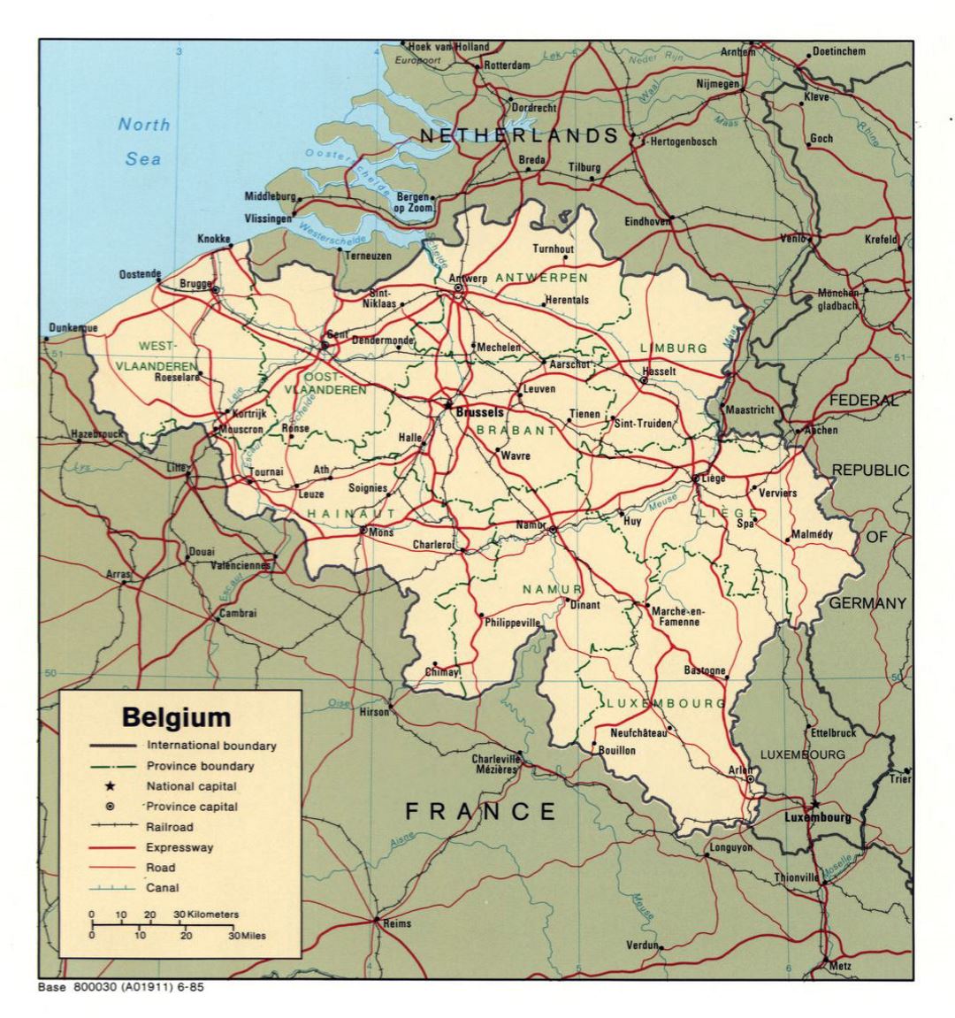 Mapa político y administrativo grande de Bélgica con las carreteras y las principales ciudades - 1985