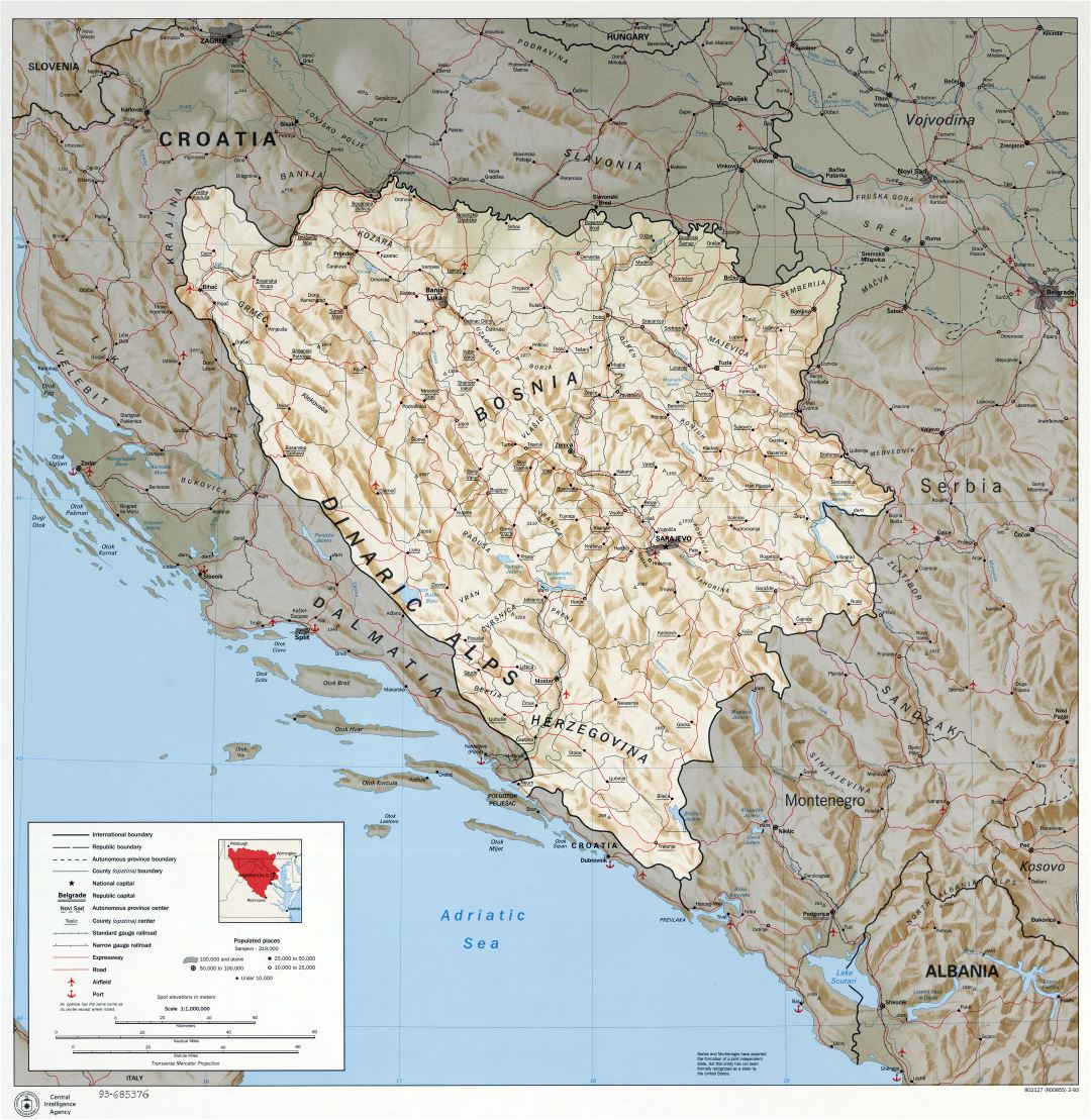 Ampliación de la escala del mapa político y administrativo de Bosnia y Herzegovina con alivio, marcas de ciudades, carreteras, ferrocarriles, aeropuertos y puertos marítimos - 1993
