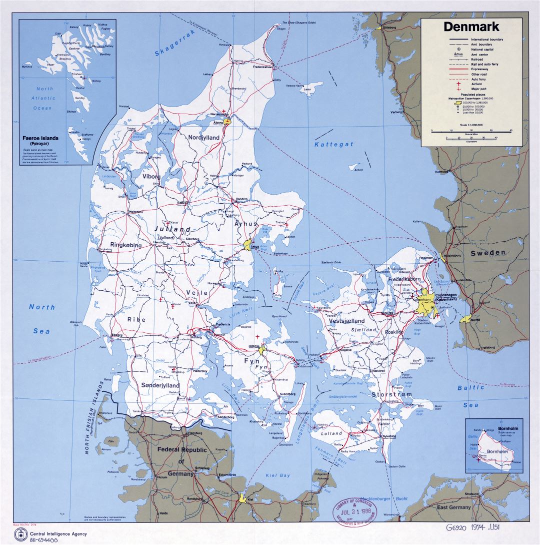 Mapa político y administrativo a gran escala de Dinamarca con carreteras, ferrocarriles, aeropuertos, puertos marítimos y ciudades - 1974