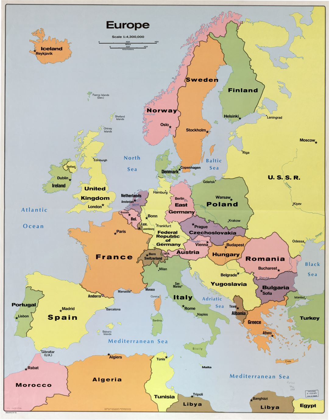 En alta resolución detallado mapa político de Europa con las marcas de capitales, grandes ciudades y los nombres de los países - 1972