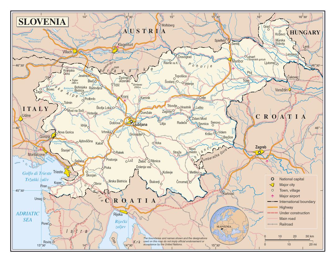 Grande detallado mapa político de Eslovenia con carreteras, ferrocarriles, ciudades y aeropuertos