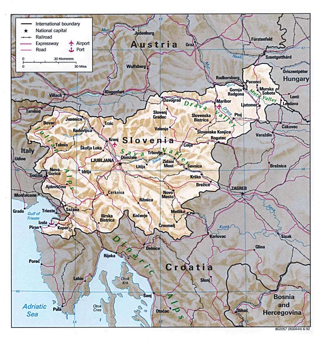 Grande detallado mapa político de Eslovenia con relieve, carreteras, ferrocarriles, ciudades principales, puertos y aeropuertos - 1992