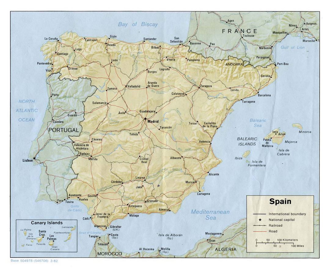 Grande mapa político de España con relieve, carreteras, vías férreas y grandes ciudades - 1982