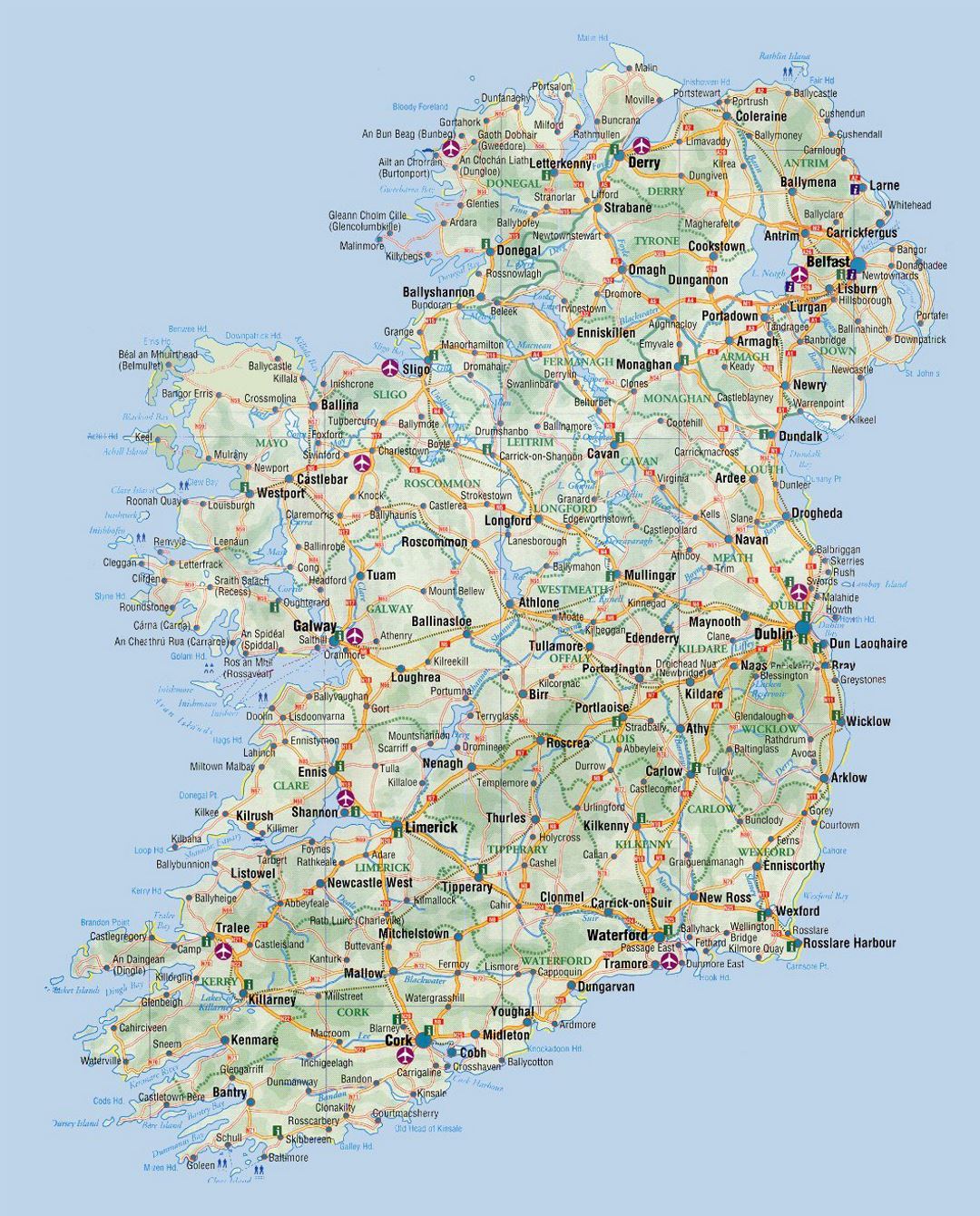Elevación detallada y mapa de carreteras de Irlanda con las ciudades y aeropuertos