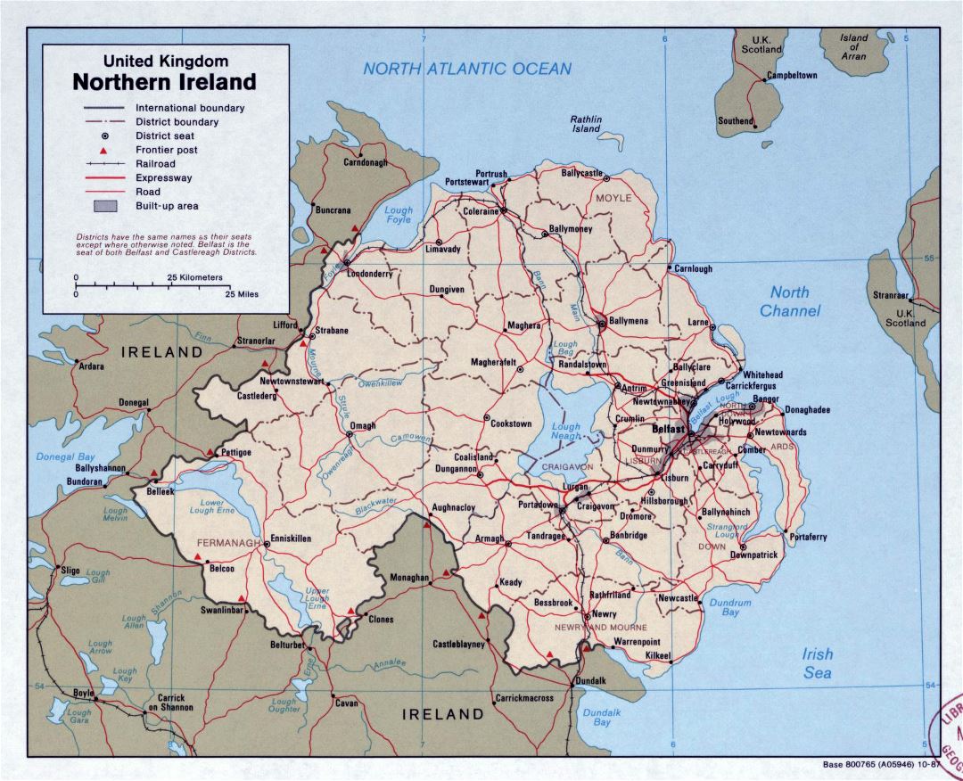 Mapa grande detallada política y administrativa de Irlanda del Norte con las carreteras y las principales ciudades - 1987