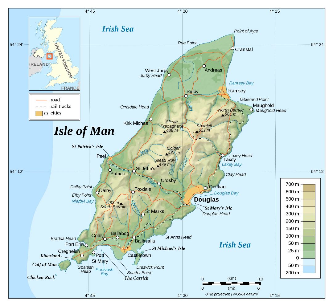 Mapa físico detallado grande de la Isla de Man con las carreteras y ciudades
