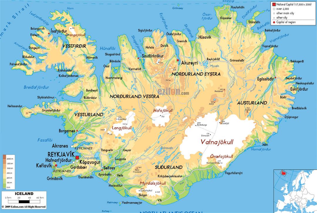 Mapa físico grande de Islandia con carreteras, ciudades y aeropuertos