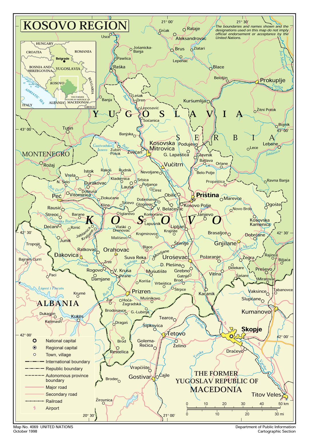 Grande detallada mapa política de Kosovo con carreteras, ferrocarriles, aeropuertos y ciudades - 1998