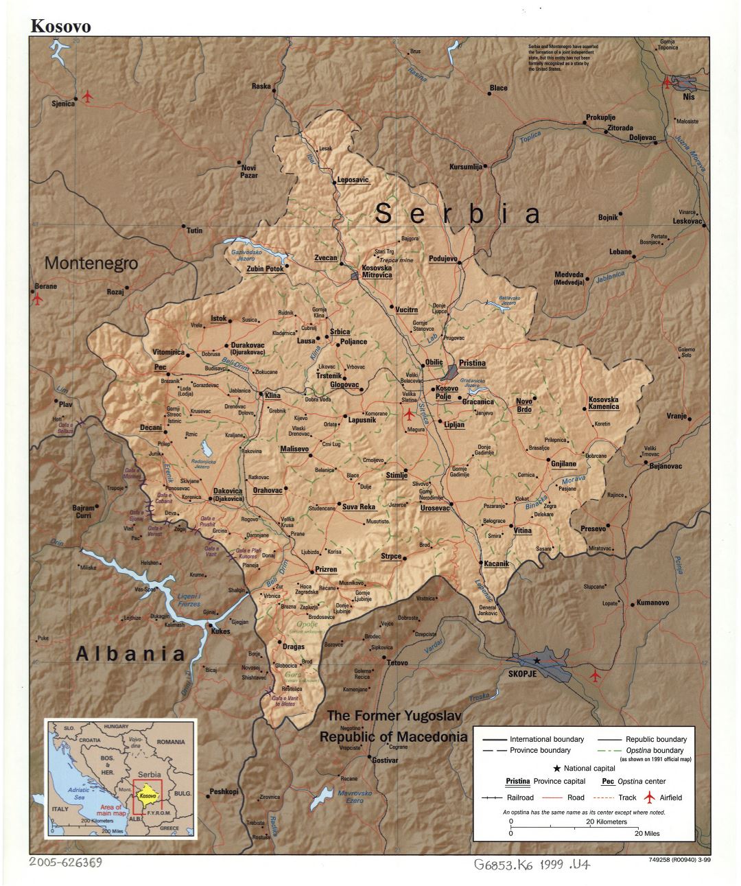 Grande detallada mapa política y administrativa de Kosovo con alivio, carreteras, ferrocarriles, aeropuertos y ciudades - 1999
