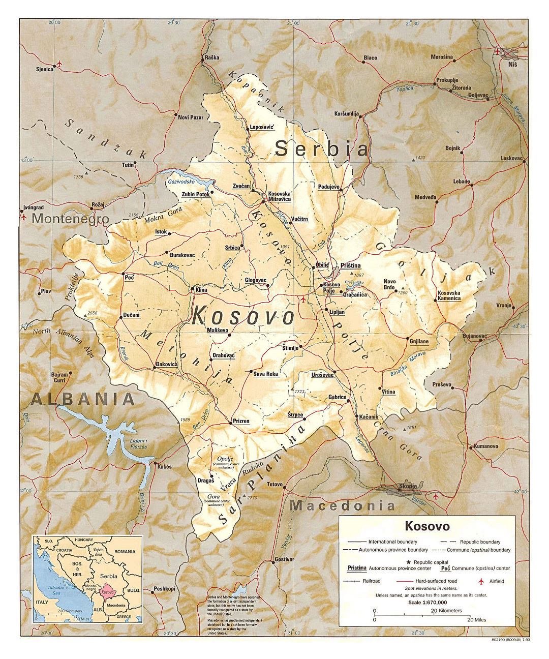 Grande mapa político y administrativo de Kosovo con alivio, carreteras, ferrocarriles, aeropuertos y ciudades - 1993