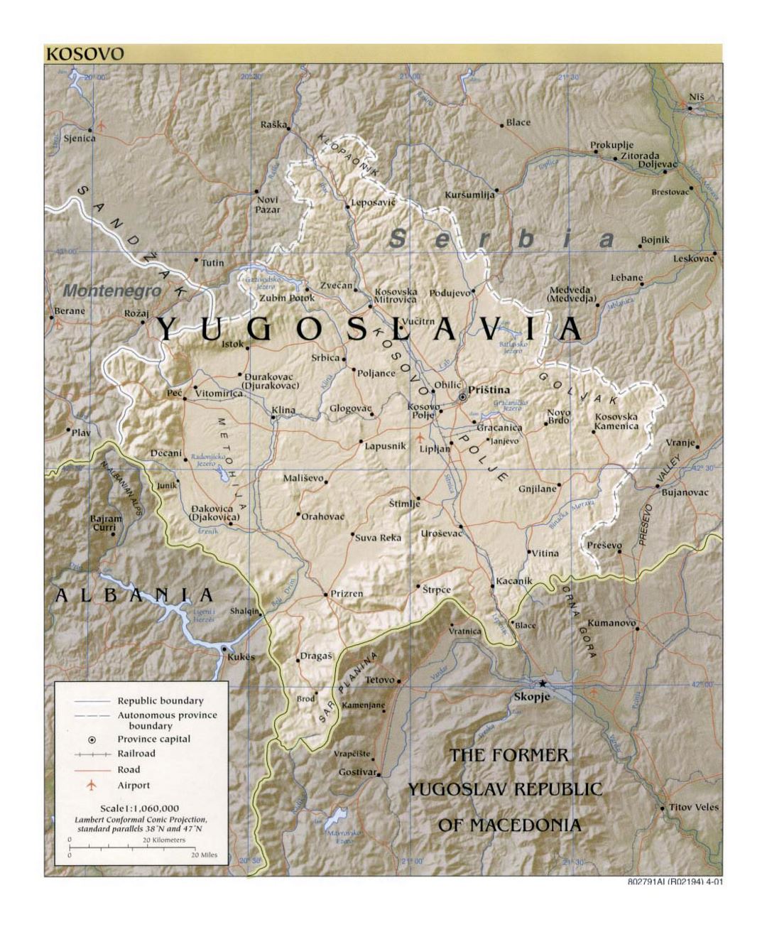 Mapa político detallado de Kosovo con relieves, carreteras, ferrocarriles, ciudades y aeropuertos - 2001