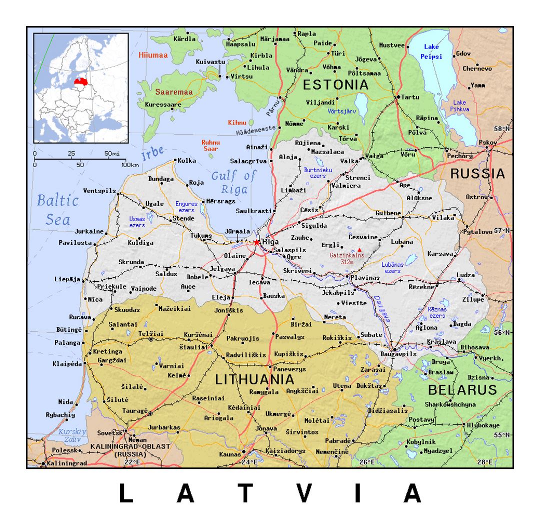 Detallado mapa político de Letonia con alivio