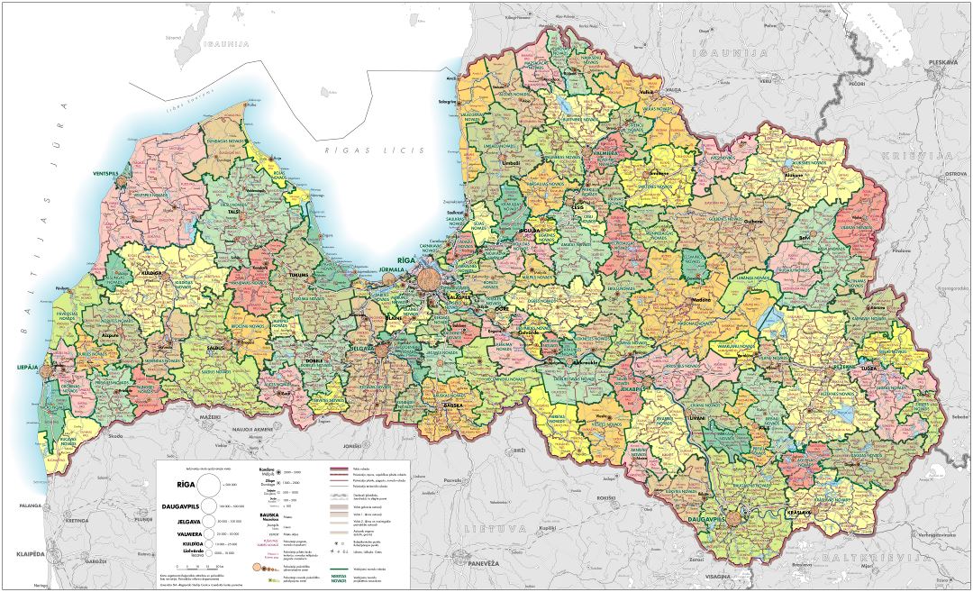 Grande detallada mapa administrativo de Letonia con caminos, todas ciudades y otras marcas