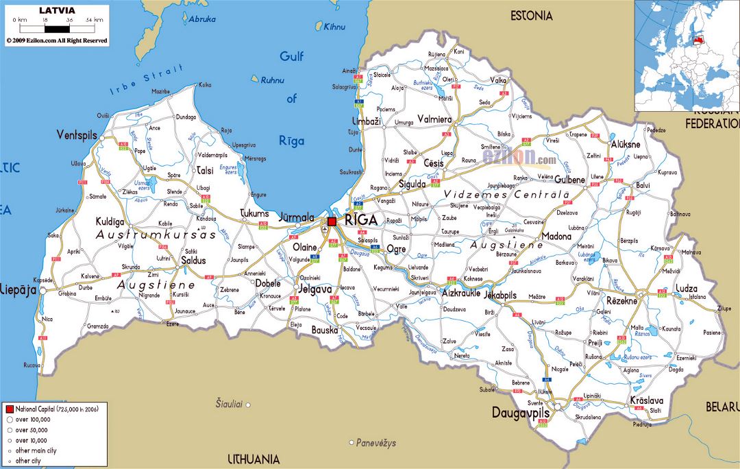 Grande hoja de ruta de Letonia con ciudades y aeropuertos