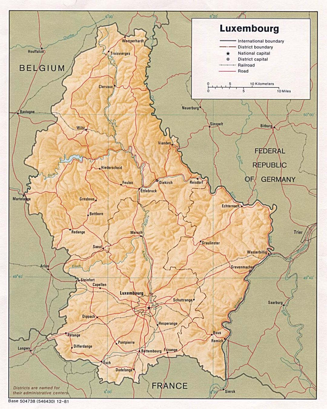 Detallado mapa político y administrativo de Luxemburgo con alivio, carreteras, vías férreas y principales ciudades - 1981