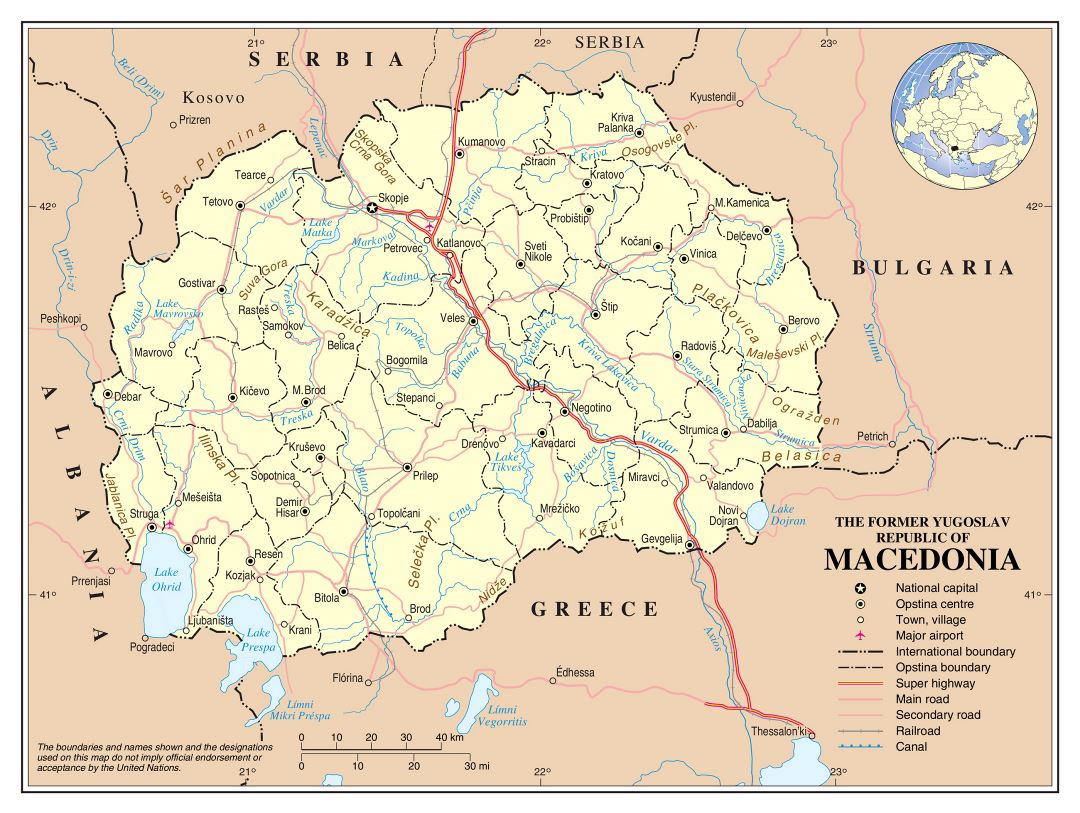 Grande detallado mapa político y administrativo de Macedonia con carreteras, ciudades y aeropuertos