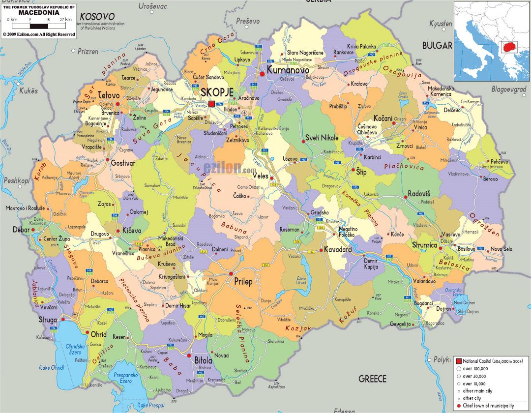 Grande mapa político y administrativo de Macedonia con carreteras, ciudades y aeropuertos
