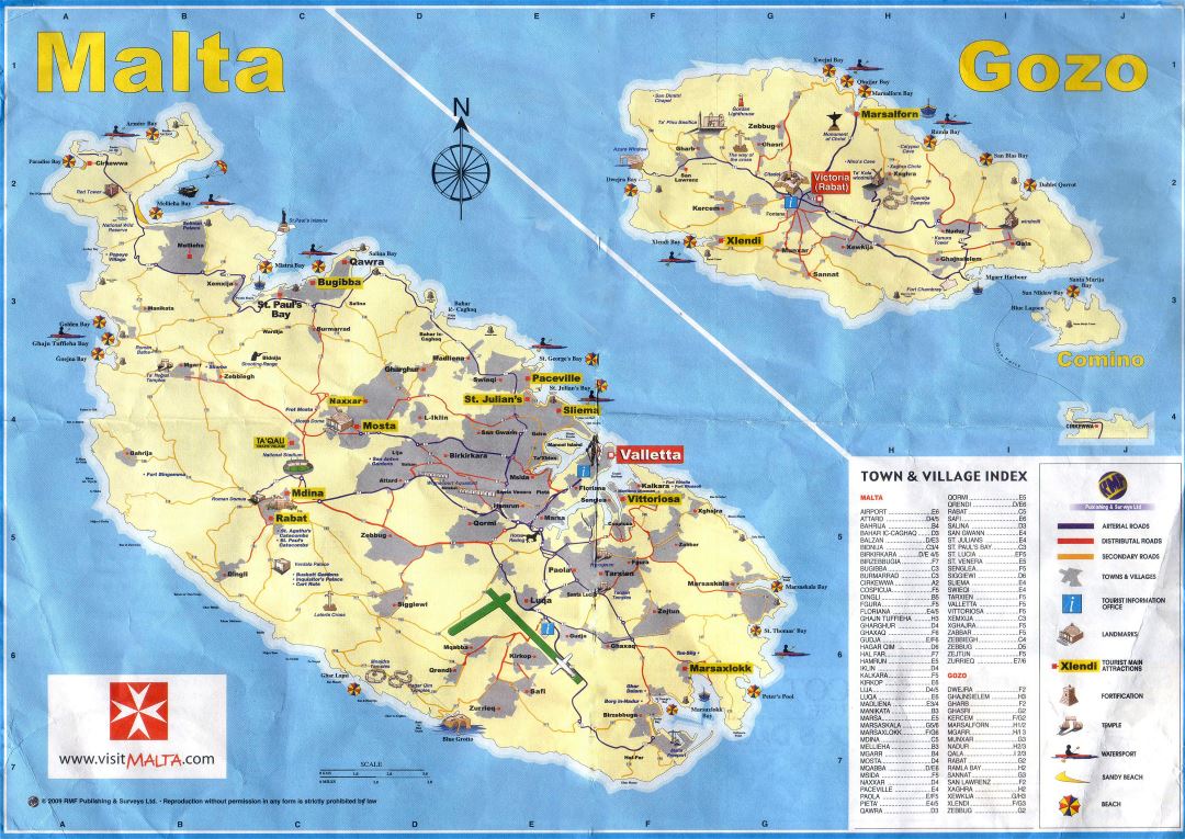 A gran escala mapa turístico de Malta y Gozo con carreteras, ciudades y pueblos