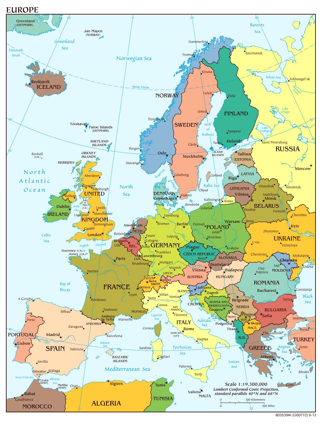 Mapa político a gran escala de Europa, con las capitales y principales ciudades - 2012