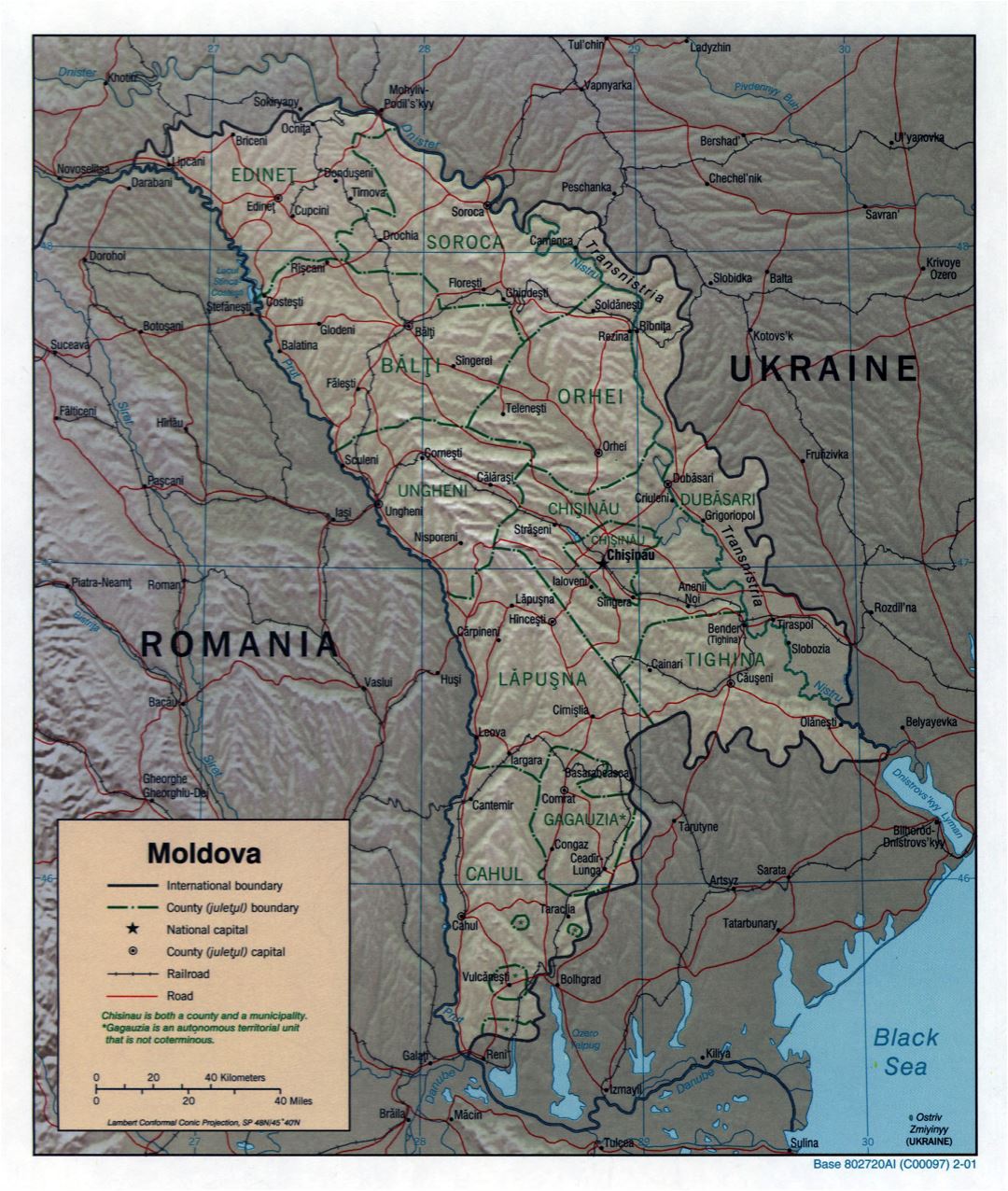 A gran escala mapa político y administrativo de Moldavia con alivio, carreteras, vías férreas y principales ciudades - 2001