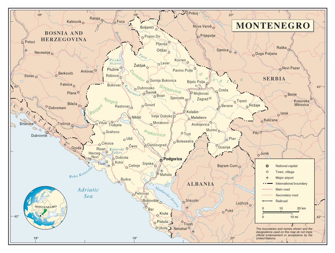 Grande detallado mapa política de Montenegro con carreteras, ciudades y aeropuertos