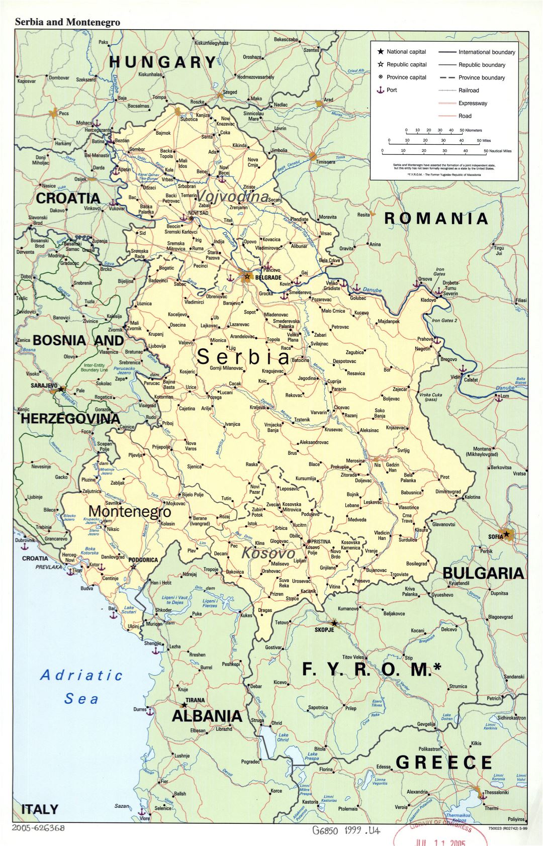 Grande detallado mapa político de Serbia y Montenegro con marcas de carreteras, ferrocarriles, puertos y ciudades - 1999