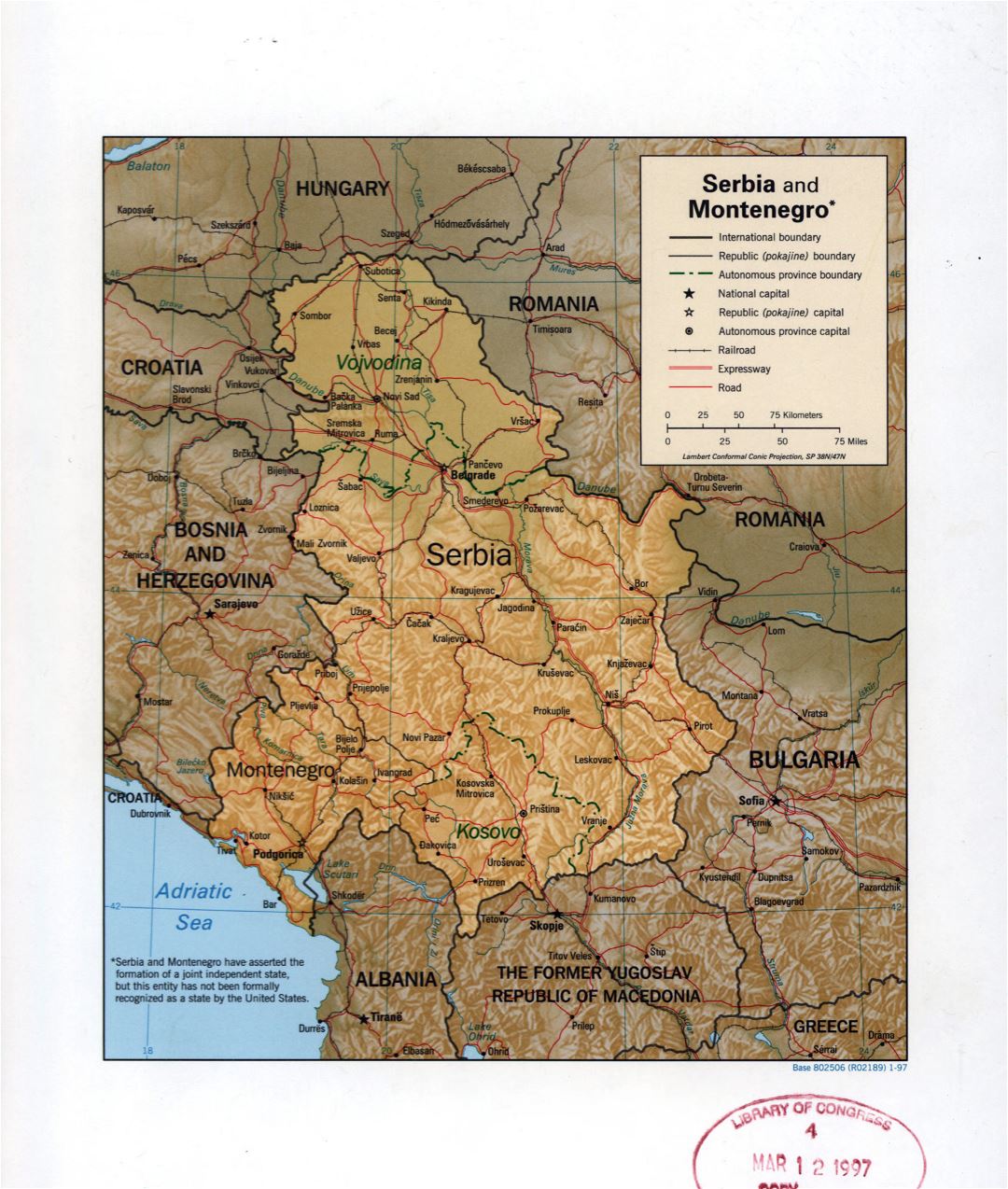 Grande detallado mapa político de Serbia y Montenegro con relieve, marcas de carreteras, ferrocarriles y grandes ciudades - 1997