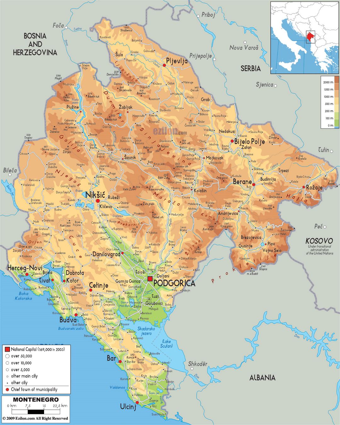 Grande mapa físico de Montenegro con carreteras, ciudades y aeropuertos