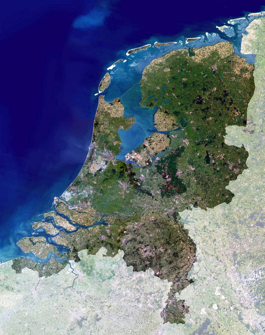 Detallado mapa por satélite de los Países Bajos