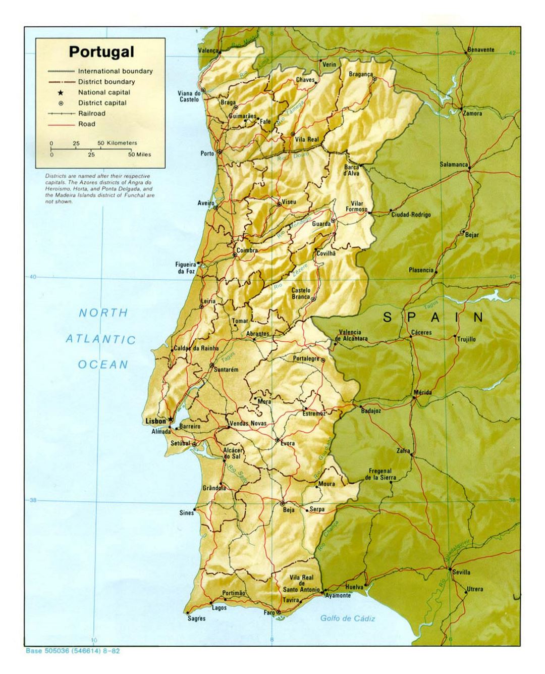 Detallado mapa político y administrativo de Portugal con alivio, carreteras y principales ciudades - 1982