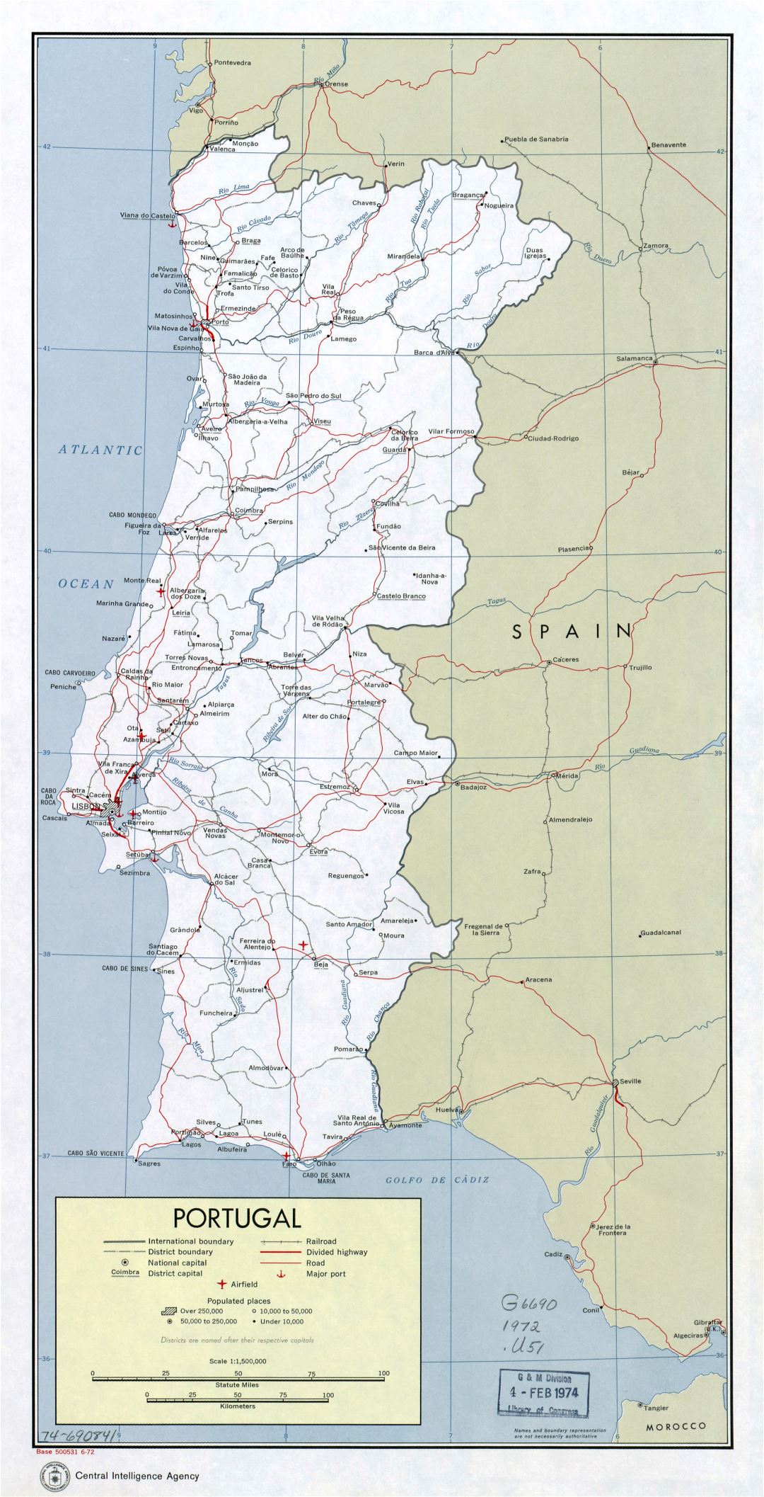 Grande detallado mapa política y administrativa de Portugal con carreteras, ferrocarriles, principales ciudades, aeropuertos y puertos marítimos - 1972
