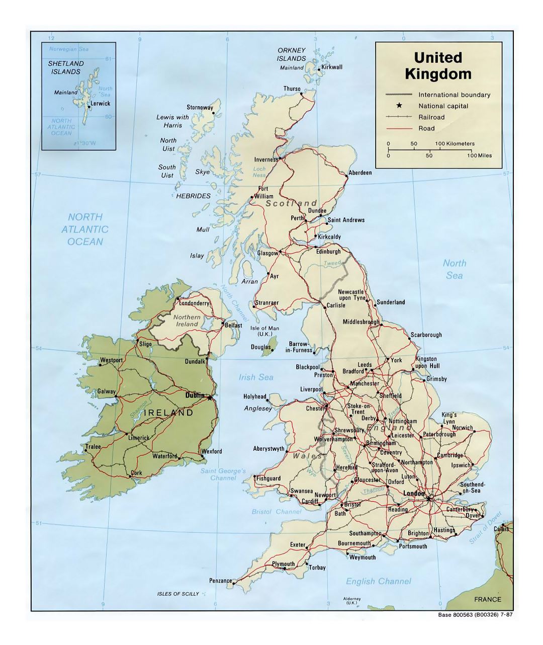 Detallado mapa político del Reino Unido con carreteras, ferrocarriles y ciudades principales - 1987