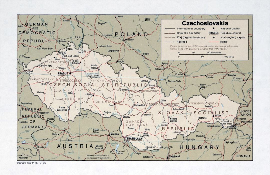 Mapa grande detallada política y administrativa de Checoslovaquia con las carreteras y las principales ciudades - 1985