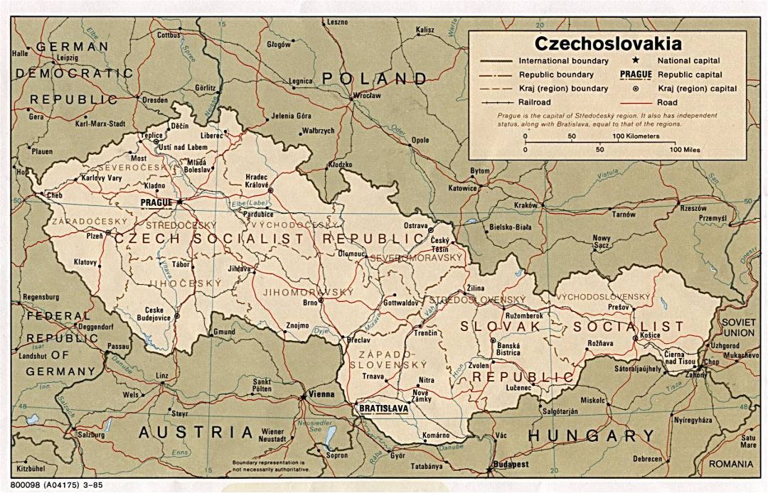 Mapa político y administrativo grande de Checoslovaquia con las carreteras y las principales ciudades - 1985