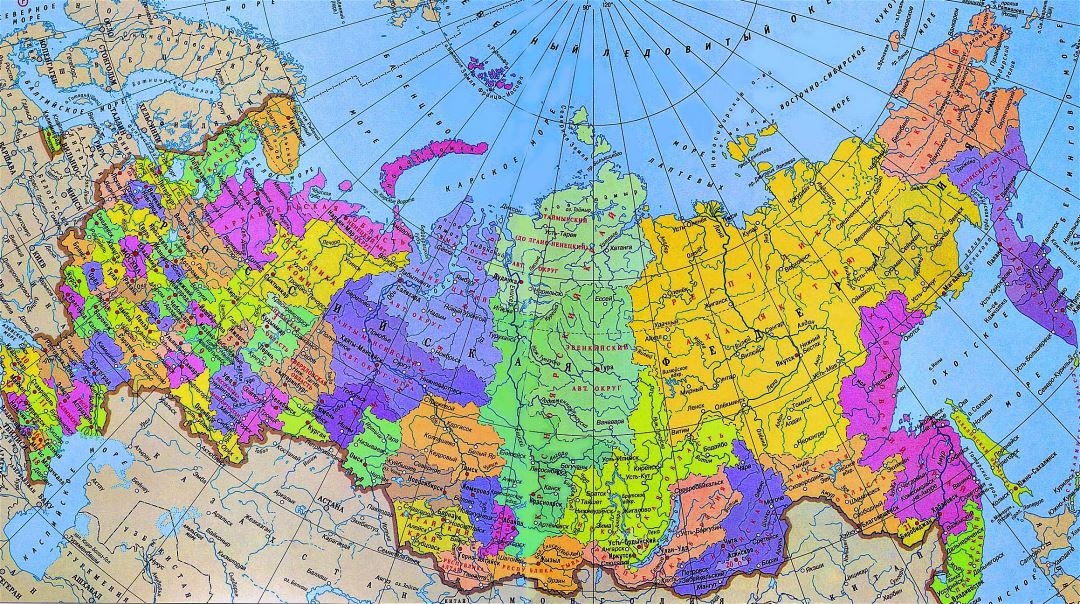 Detallado mapa político y administrativo de Rusia con ciudades en ruso