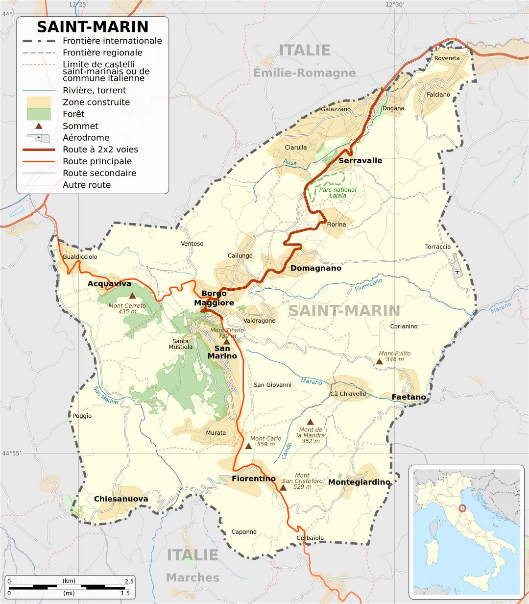 Grande detallado mapa político de San Marino con carreteras, ciudades y otras marcas en francés