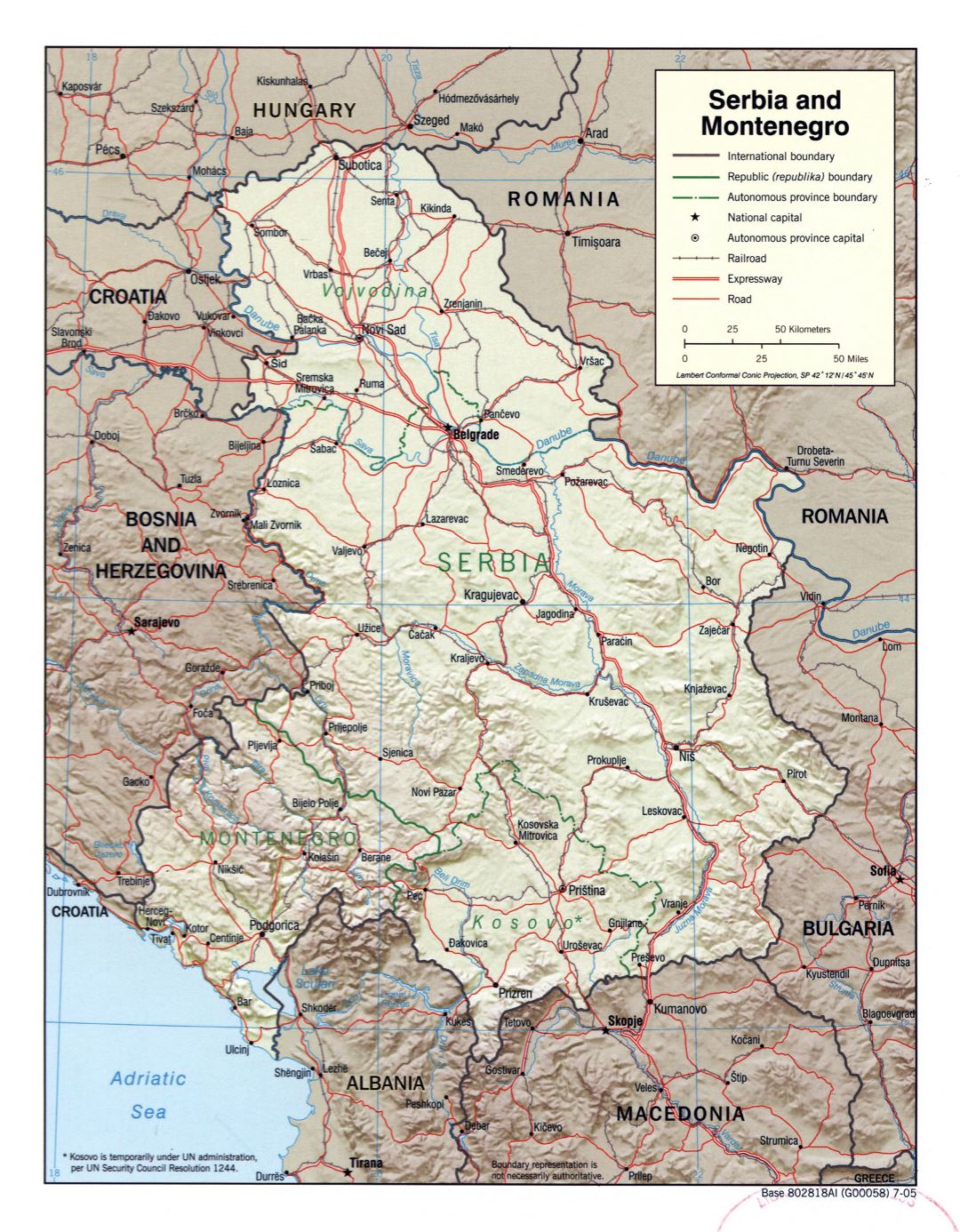 A gran escala mapa político de Serbia y Montenegro con relieves, carreteras, ferrocarriles y ciudades principales - 2005