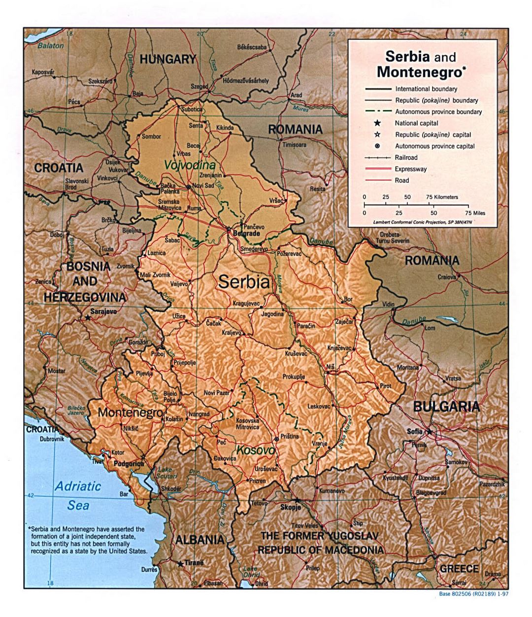 Detallado mapa político de Serbia y Montenegro con relieve - 1997