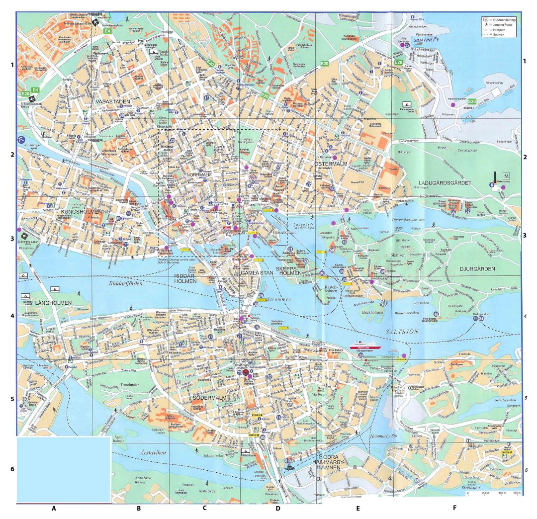 Grande detallado mapa de carreteras del centro de Estocolmo con edificios