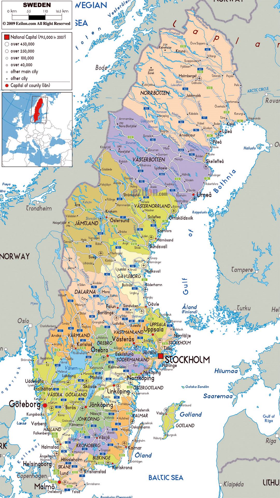 Grande mapa político y administrativo de Suecia con carreteras, ciudades y aeropuertos