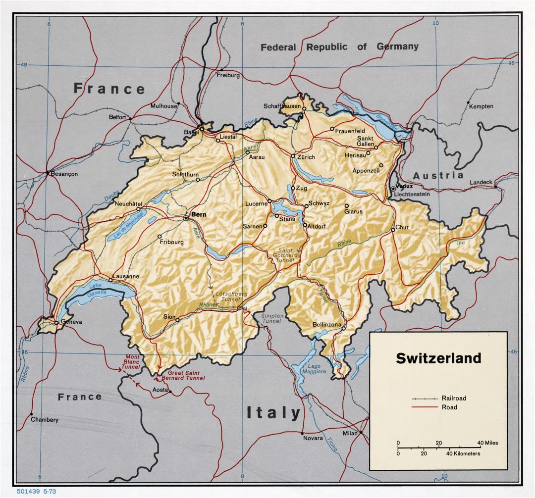Grande detallado mapa político de Suiza con relieve, carreteras, ferrocarriles y principales ciudades - 1973