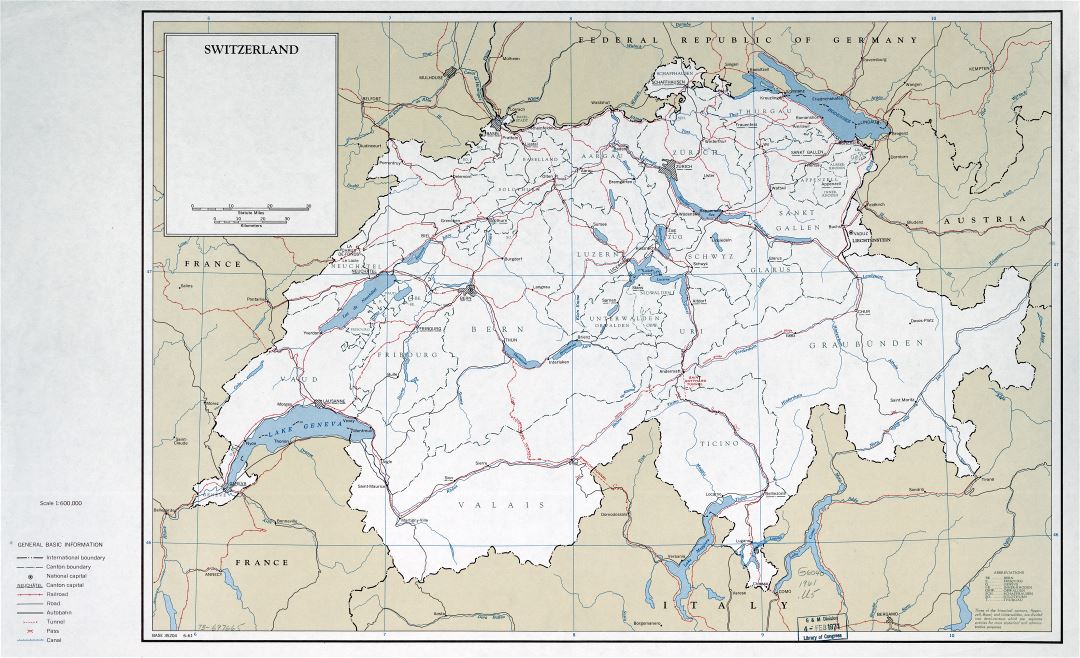 Grande detallado mapa político y administrativo de Suiza con carreteras, ferrocarriles y ciudades principales - 1961