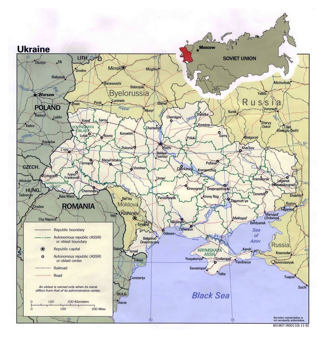 Detallado mapa político y administrativo de Ucrania con carreteras, ferrocarriles y principales ciudades - 1991
