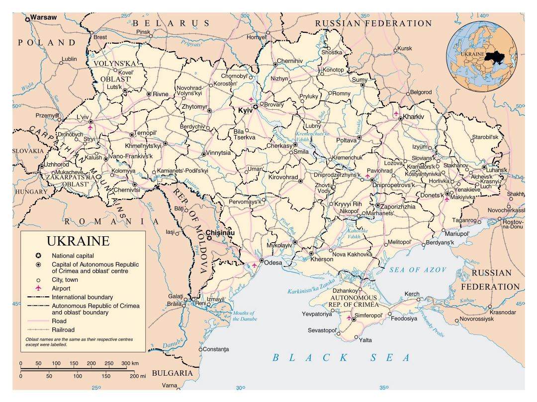Grande mapa político y administrativo de Ucrania con carreteras, ferrocarriles, ciudades y aeropuertos
